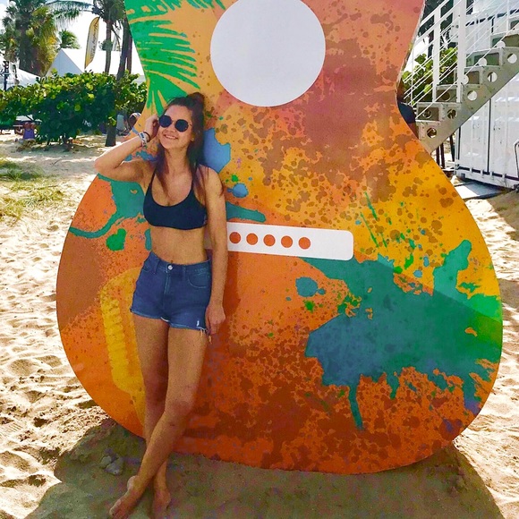 Meet Your Posher, Mackenzie! - Picture 1 of 3